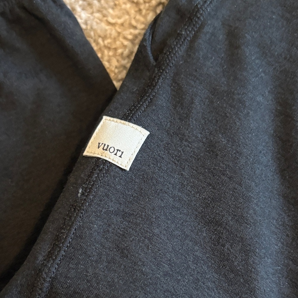 Vuori women’s Black boyfriend Jogger Pants medium - Picture 2 of 4